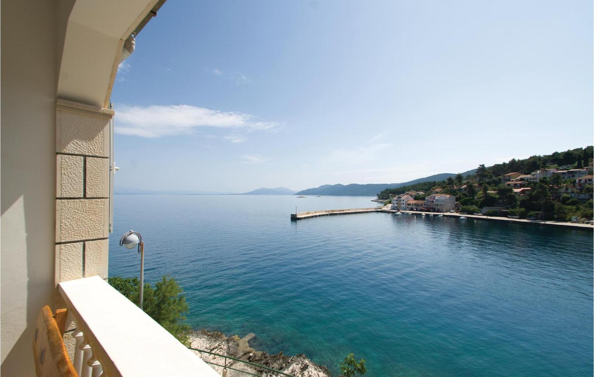 Cozy Apartment In Prigradica With House Sea View Zewnętrze zdjęcie