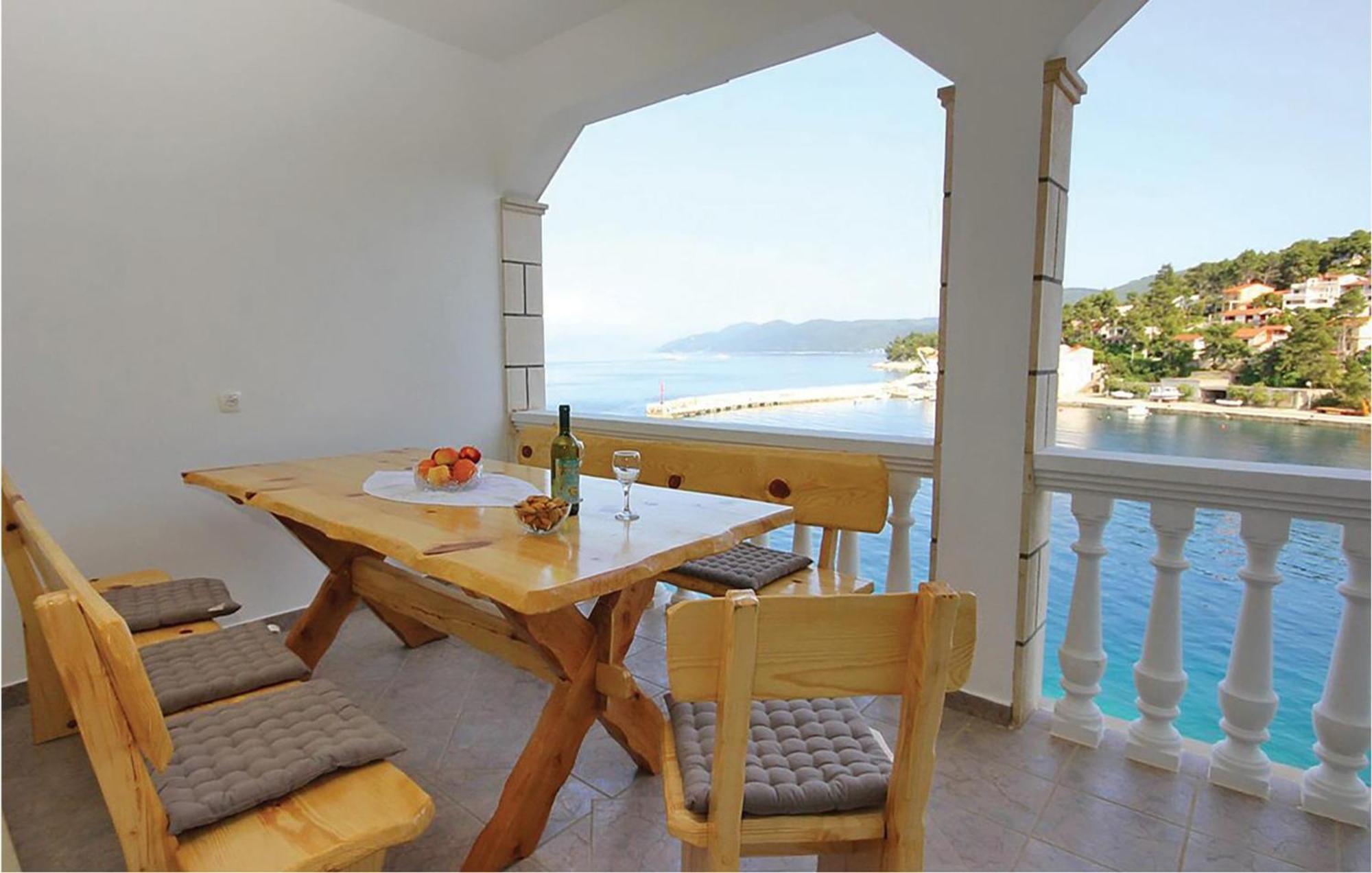 Cozy Apartment In Prigradica With House Sea View Zewnętrze zdjęcie