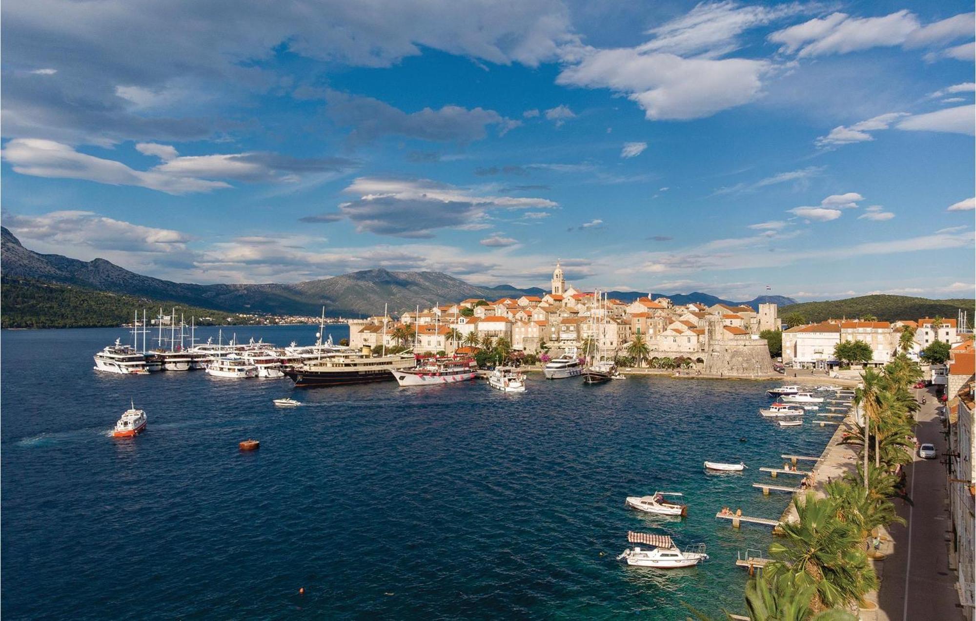 Cozy Apartment In Prigradica With House Sea View Zewnętrze zdjęcie